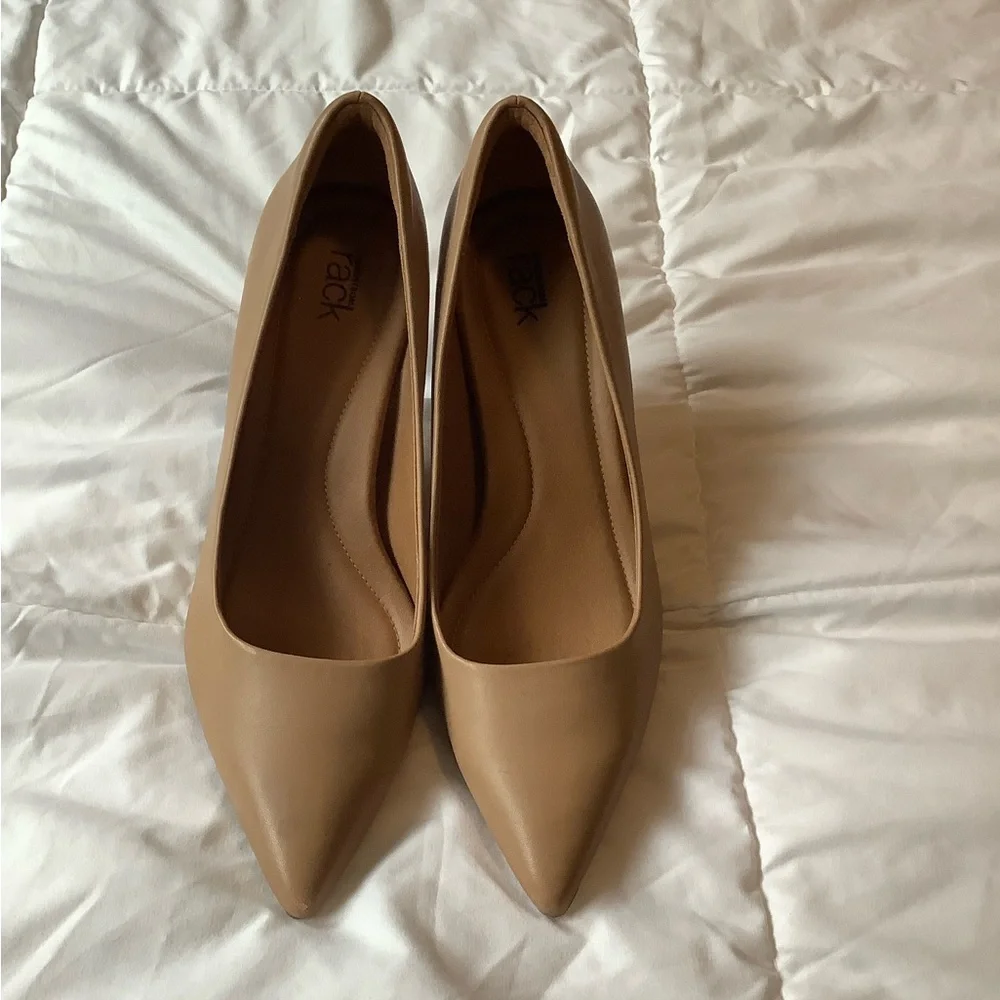 Nordstrom Rack Leather Pump Heels with Pointed Toe - Picture 1 of 4
